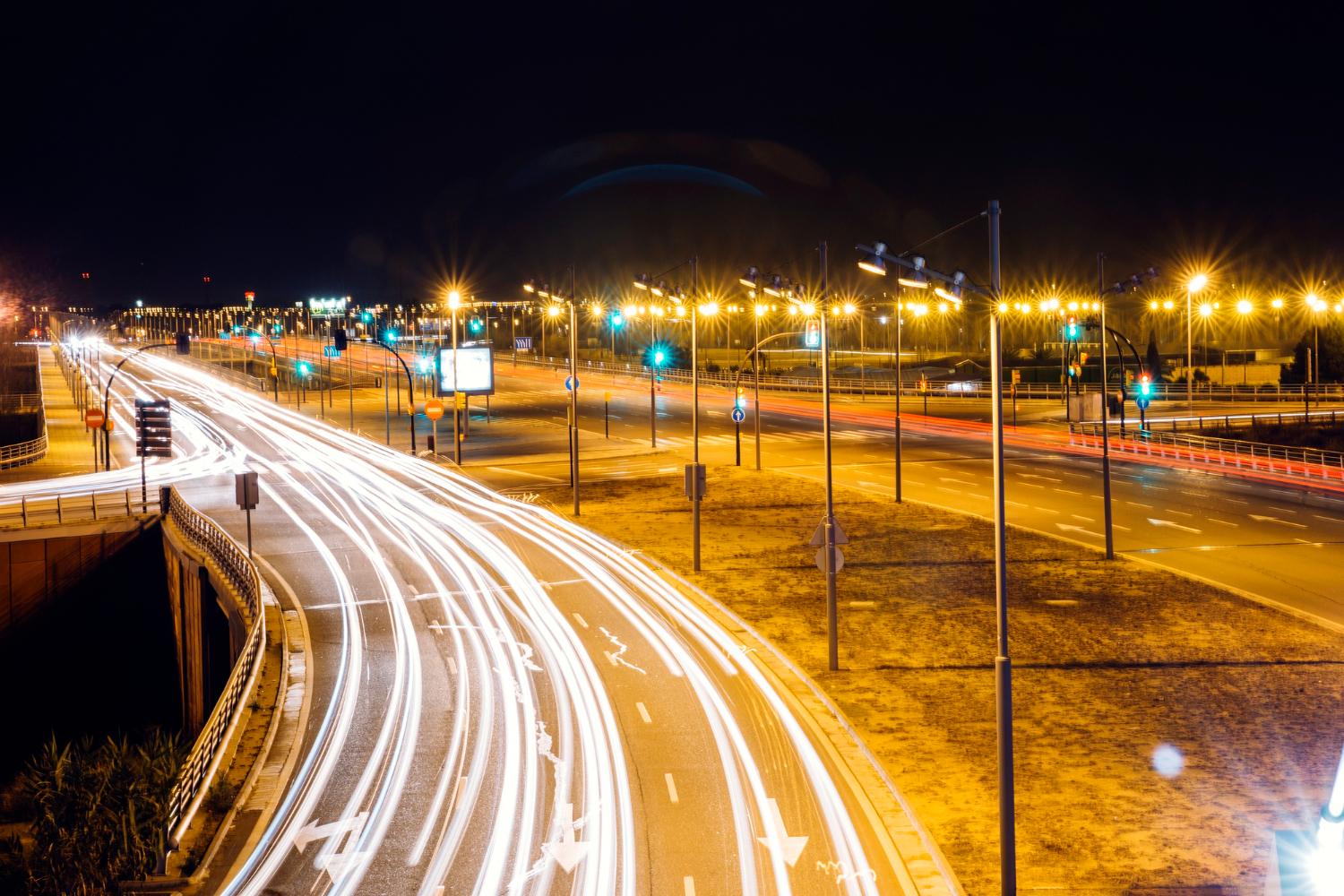 Istotność oświetlenia ulicznego – poznaj najważniejsze parametry z NowaLed ILL